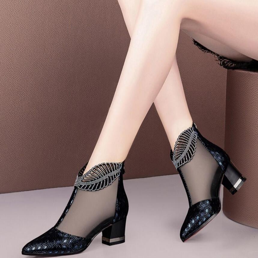 Zomer enkellaarsjes van mesh, damessandalen, puntige neus, dikke hak, strass, lenteschoenen voor dames, uitgehold zwart