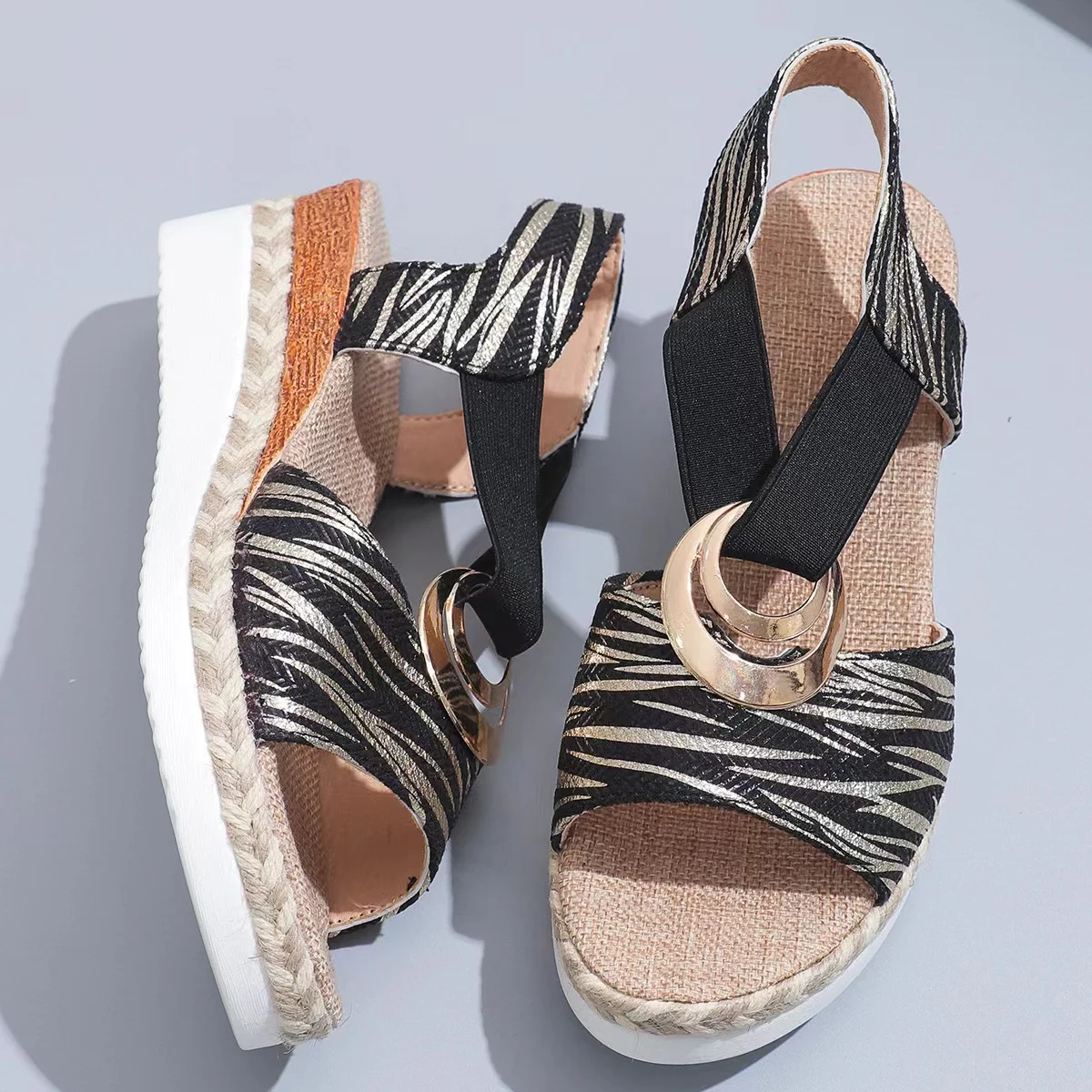 Sandalias de cuña para mujer, sandalias de plataforma con estampado de serpiente de verano 2025, zapatos de gladiador, sandalias informales cómodas con tacones medios altos para mujer: Negro / 36