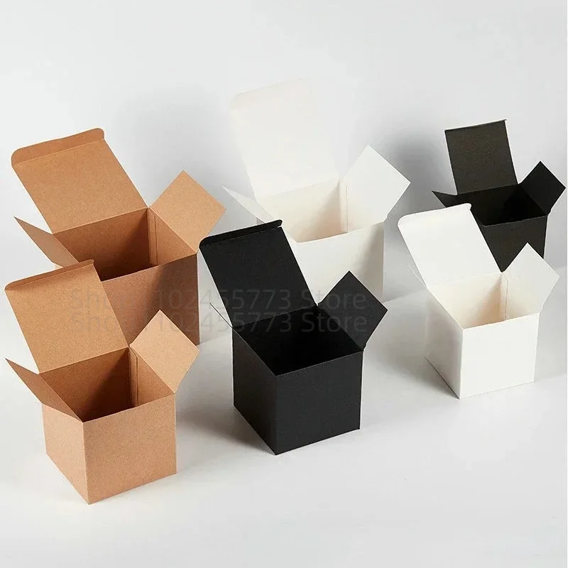 Caja de papel Kraft plegable cuadrada de 20/50 Uds., caja de cartón blanco y negro para embalaje de velas, caja de para dulces de recuerdo de de boda