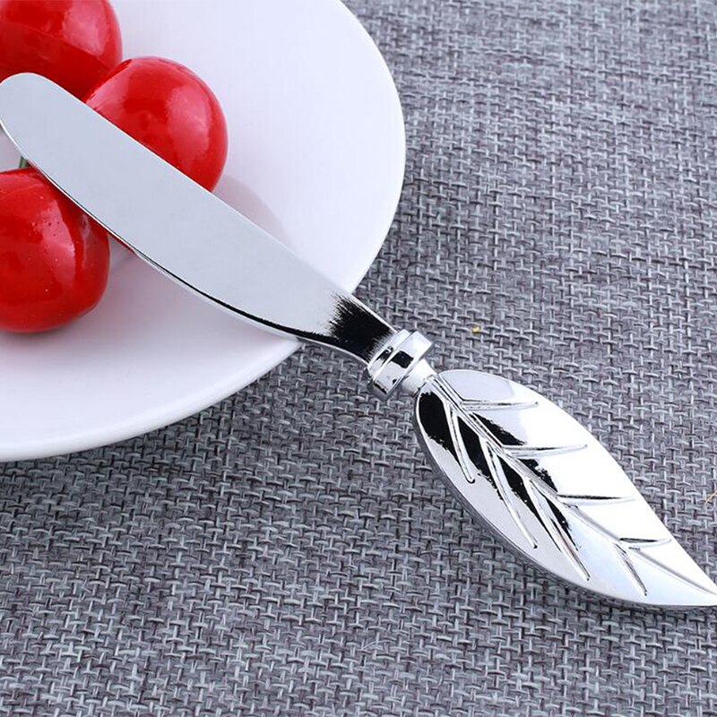 Bordhåndtak blad ost brød smør kniv synke legering herre smør dessert syltetøy ost skjærer smøre tallerken frokost verktøy