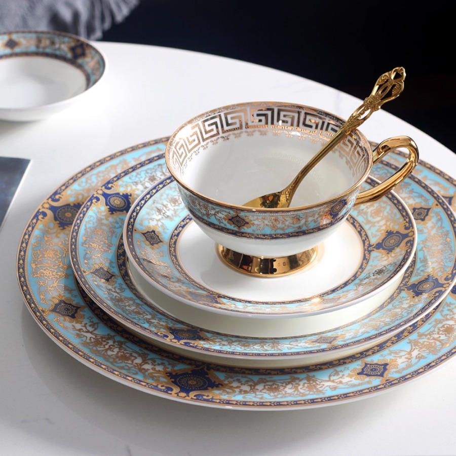 impostato di tazze da caffè e piattini per tazze d... – Grandado, image size:900x900