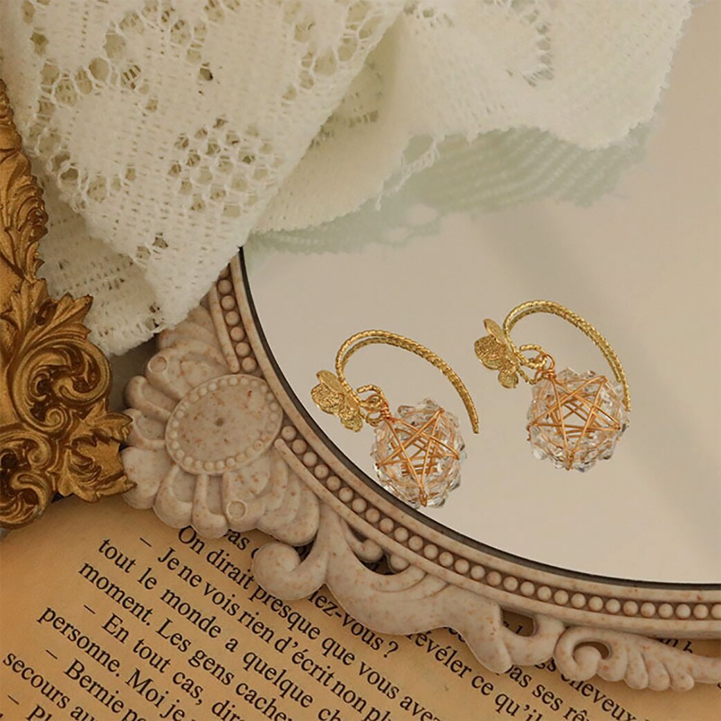 Hof Retro Gold Classic Meisje Vlinder Oorbellen Eenvoudige Dame Temperament Kristallen Oorbellen Sieraden Prachtige