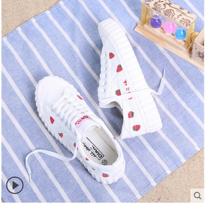 Japanischen süßen lolita schuhe runden kopf flache erdbeere bord schuhe kawaii mädchen turnschuhe kawaii schuhe loli cos