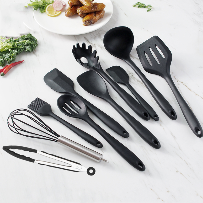 Svart matlagningsredskap set i silikon med non-stick bakredskap köksutrustning slitsad vändare spatel sked mattång kökssats