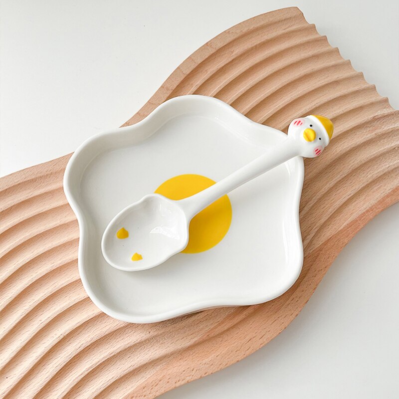 Assiette à œufs pour aliments en céramique Kawaii, gâteau de petit déjeuner, fruits, Dessert, salade, plats décoratifs avec cuillère, vaisselle de cuisine,