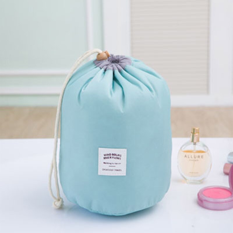 Aosbos Wasserdichte Reise Kosmetik Tasche Nylon Kordelzug Barrel Waschen Taschen Große Kapazität Frauen Kosmetik Make-Up Tasche: Light blue