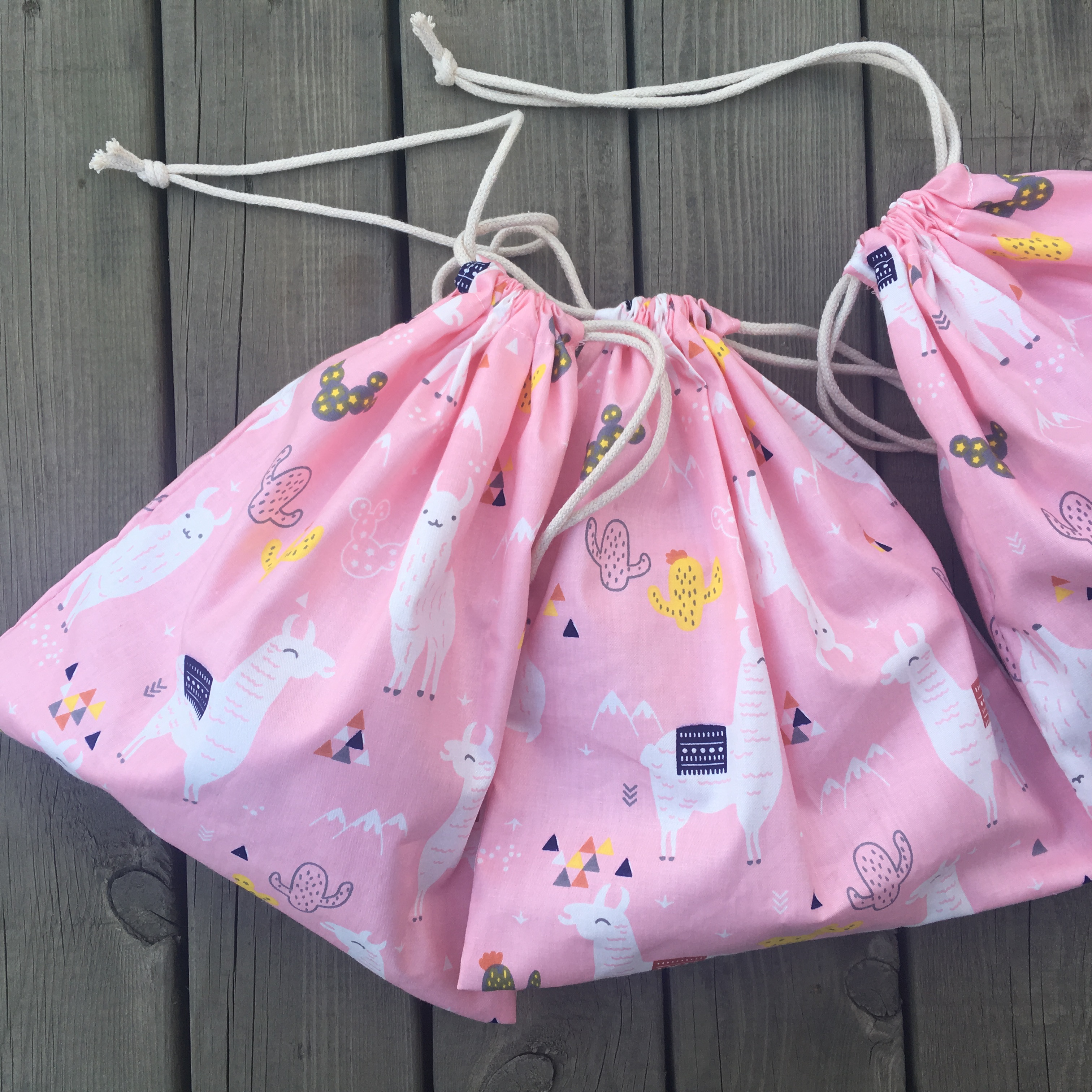 Katoenen keperstof trekkoord multifunctionele tas feesttas cactus dieren alpaca roze basis  yl75