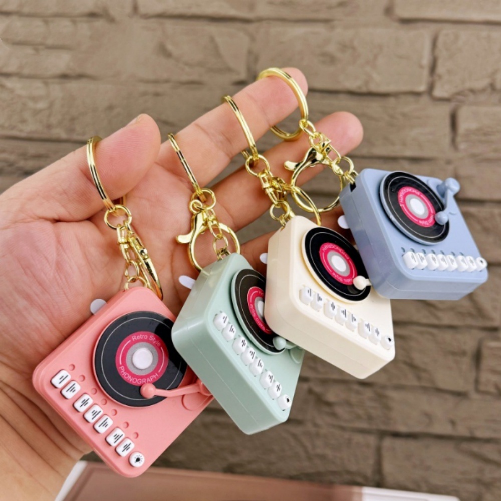 Vintage Mini Retro Cassette Recorder Music Box Key Chain Cute Mini Player Bag Pendant Keyring for Couple Friends