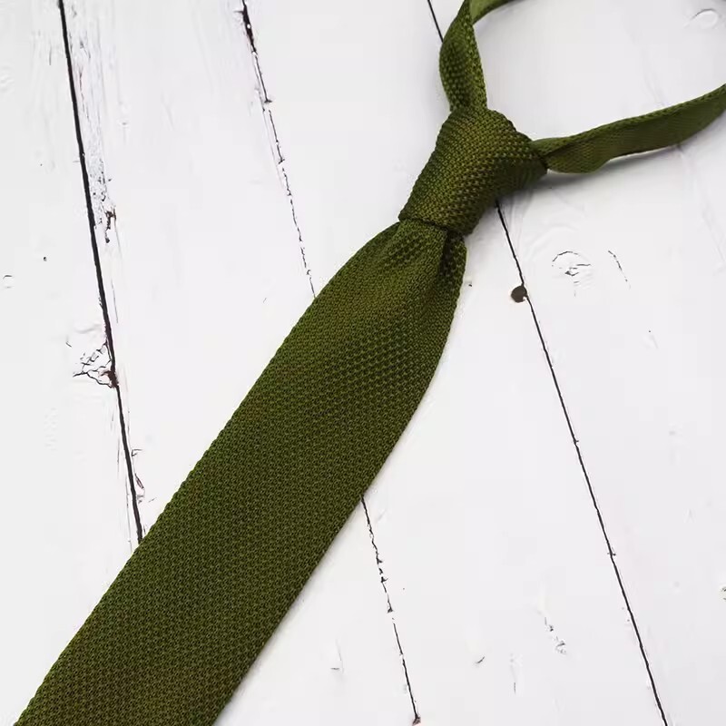 Jednokolorowe krawaty z dzianiny w kolorze khaki dla mężczyzn 6CM Wąskie brytyjskie krawaty na szyję dla kobiet College Student Knitting Neck Tie Cravat: zgniły zielony