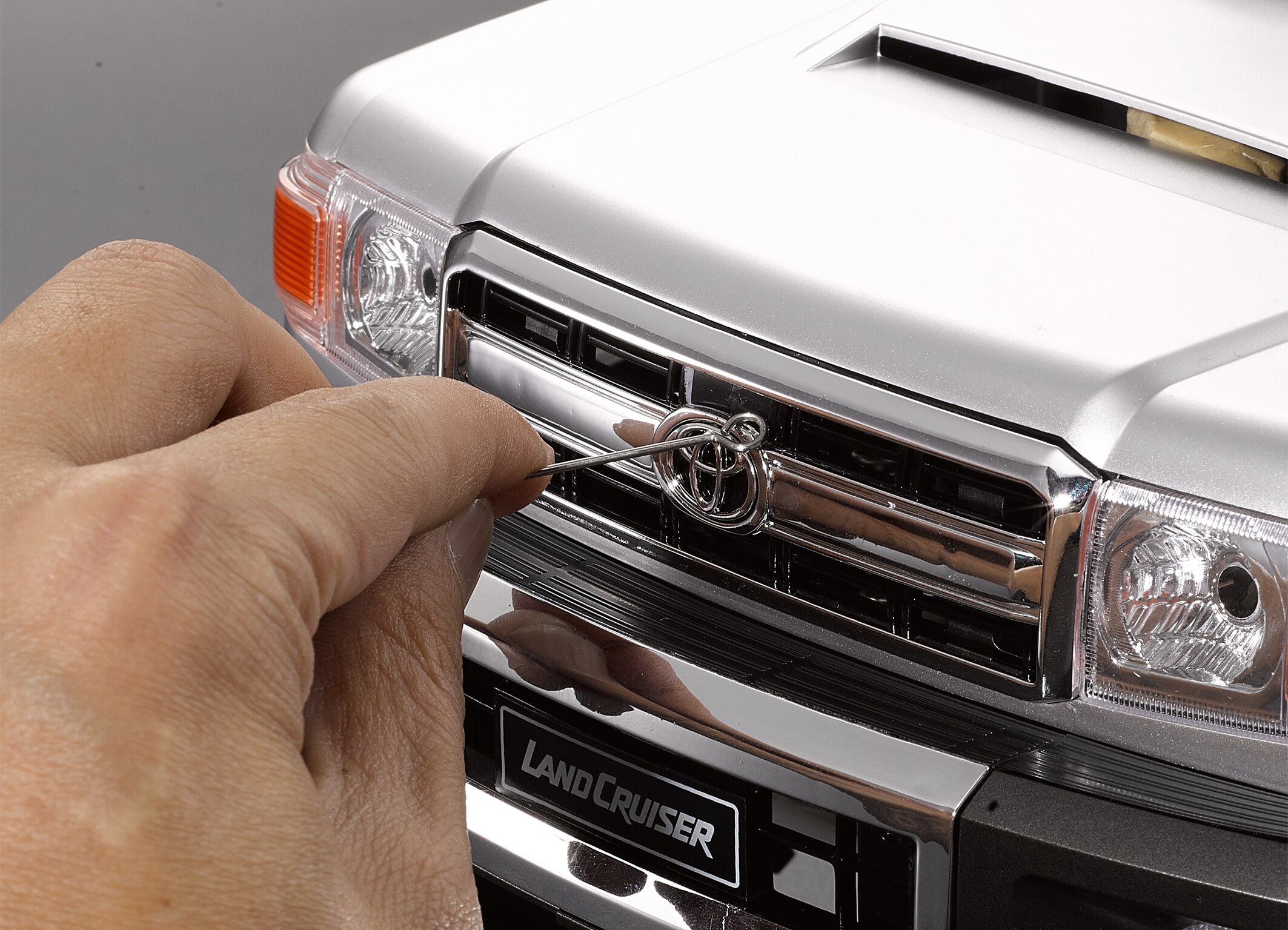 Killerbody 1:10 lc70 RC crawler parts Movable Hood Upgrade Sets Fit for KB#48601 1/10 Toyota Land Cruiser Hard Body