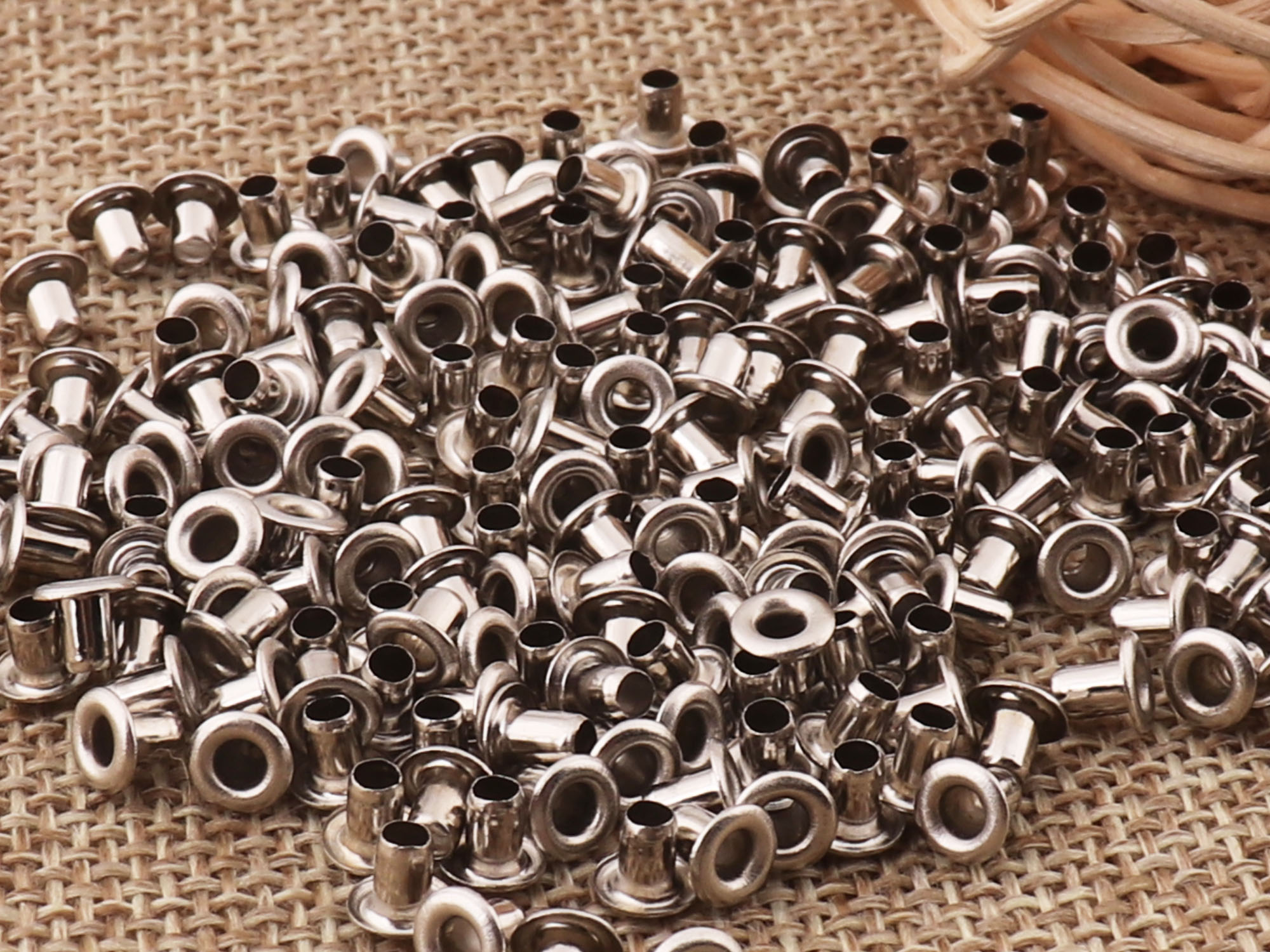 200Stck Mini Silber- Metall Ösen und Ösen Pro Stichworte,Nähen Ösen Tunnel Segeltuch Ösen Tasche Ösen
