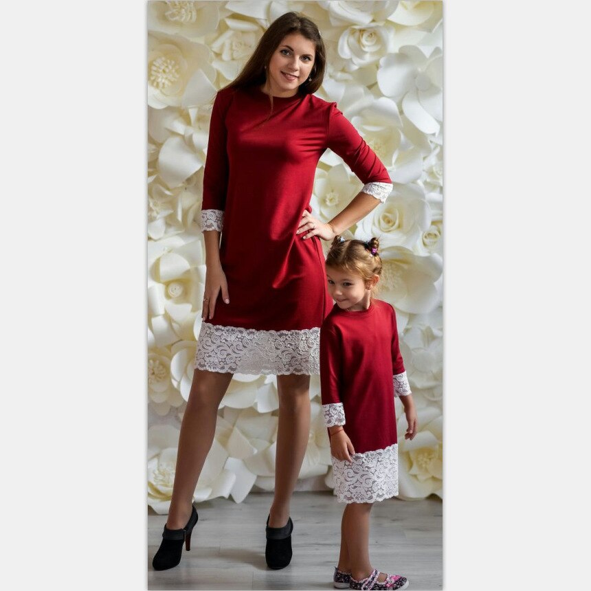 Matka córka sukienka nowa czerwona koronkowa patchworkowa sukienka dla mamy dziewczyna O-szyja kolano długość czerwona sukienka nowy rok jednakowe ubrania rodzinne