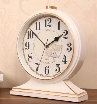 Kantoor Decoratie Desktop Houten Alarm Mute Retro Stilte Slinger Tafel Quartz Klok Night Desk Vintage Klok LY451: WHITE