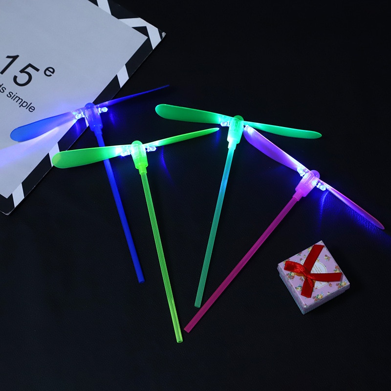 Udendørs køligt bambus guldsmed flyvende legetøj nyhed ledet lysende glød nat børn flyver pil  ds29