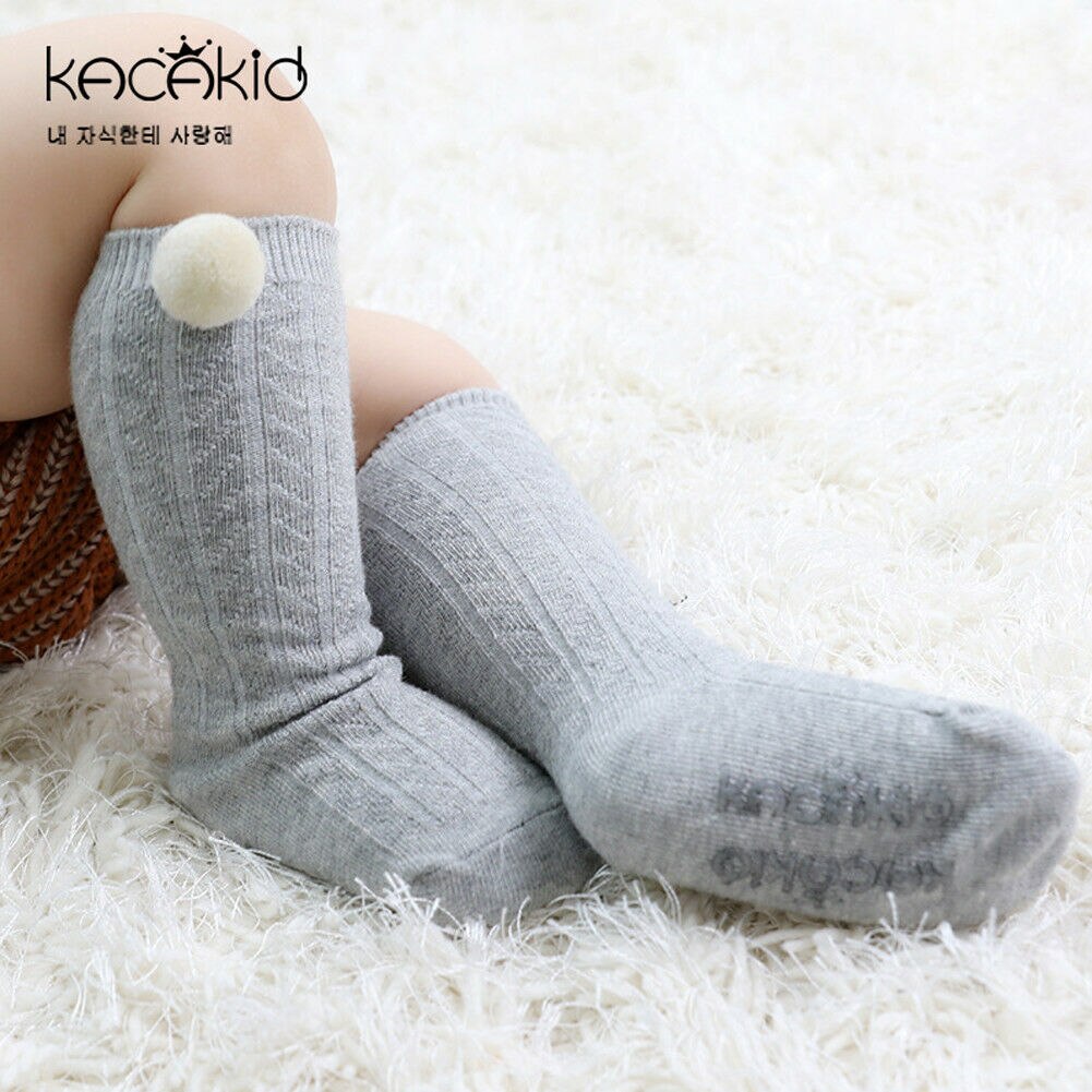 Baby pom pom sokker piger drenge knæ høj spansk stil sort mørk grå lys grå: Grå / 2-3t