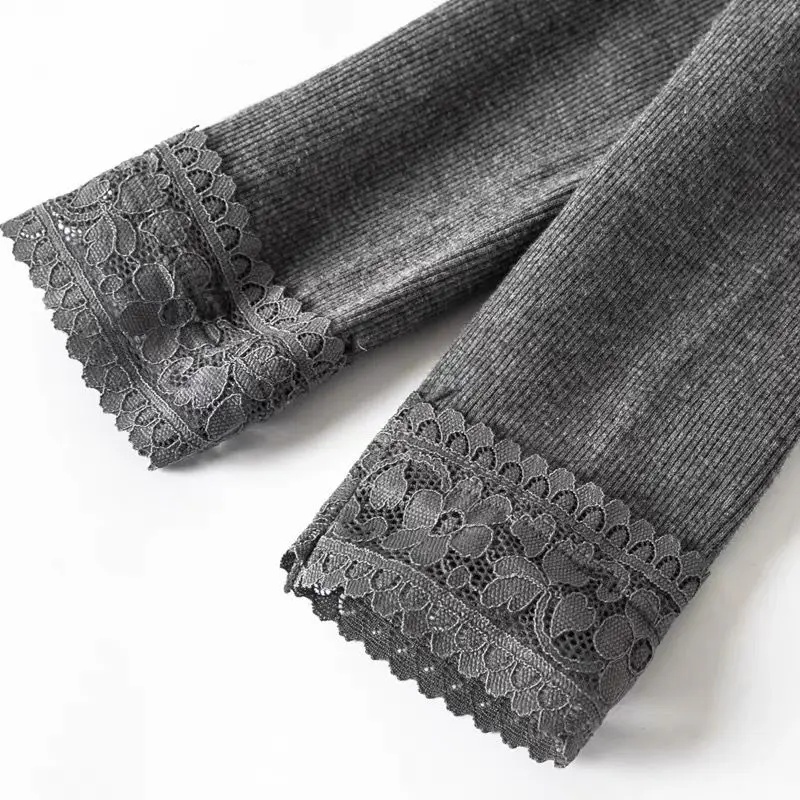 Pantalones de lana gruesa para mujer, mallas térmicas de algodón, adornos de encaje adelgazantes, pantalones cálidos de nueve puntos, rayas verticales, Otoño e Invierno: PP / Morado