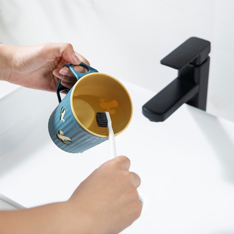 Bathroom Tumblers Cactus Mouthwash Cup Plastic Tooth Mug for Household Water Mug Home Travel Simple Toothbrush Holder