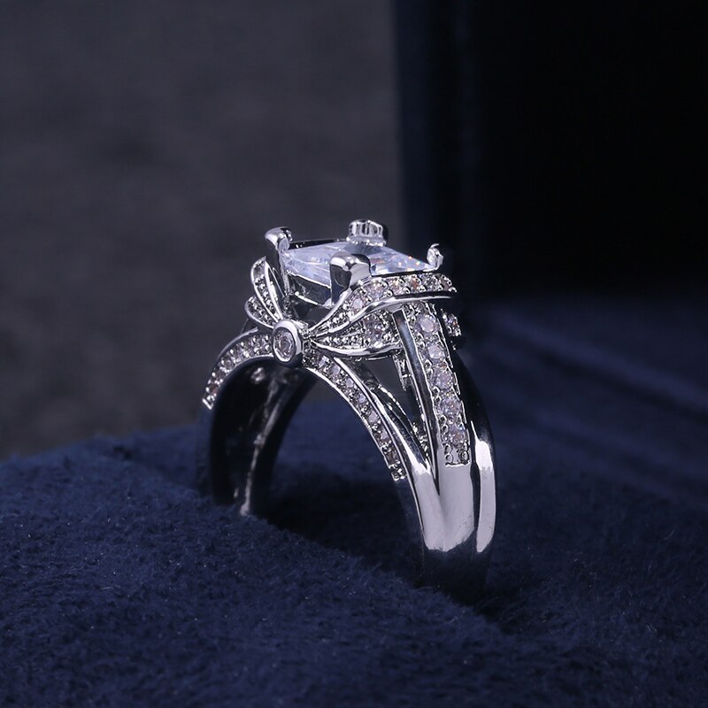 Huitan femmes à la anneaux de mariage avec Solitaire cubique Zircon pierre broche réglage argent plaqué proposition bagues pour fille