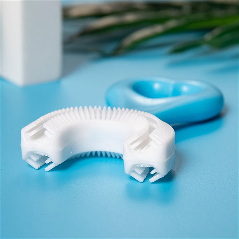 2021 nuovo spazzolino da denti per bambini U spazzolino da denti manuale in silicone pulizia della bocca cartone animato versione manuale accessori per bambini