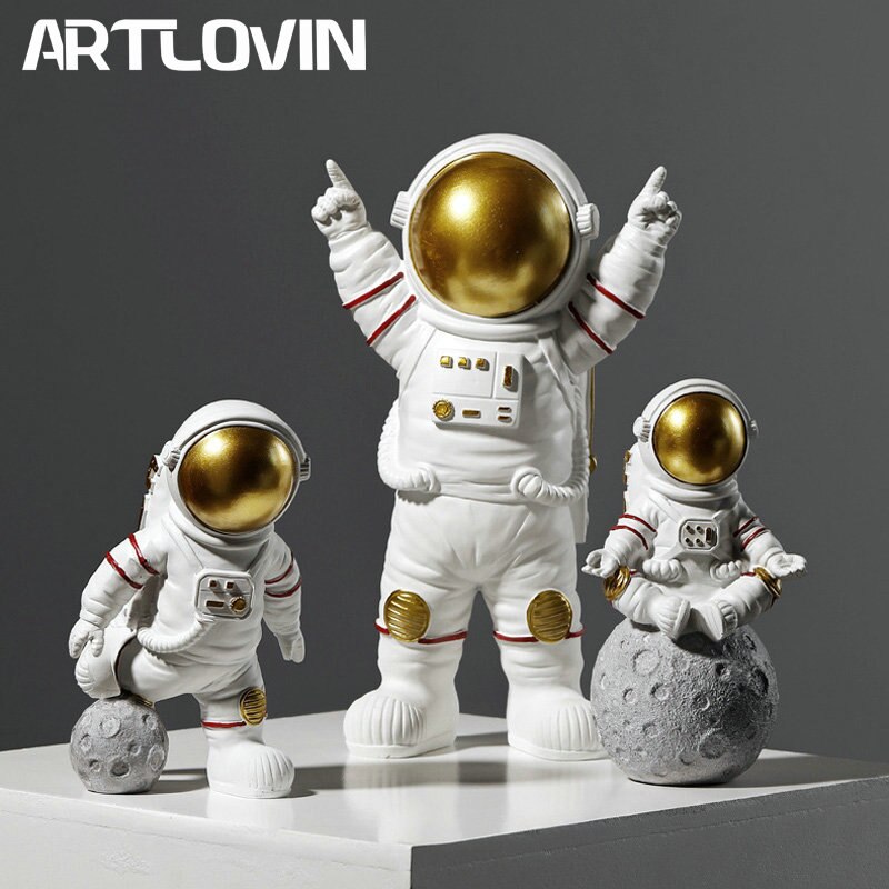 Resin Astronaut Figurines Spaceman With Moon Sculpture Decorative Miniatures Cosmonaut Statues For Man & Boyfriend