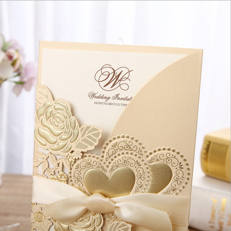 Bryllupsinvitationskort med bånd 113*215 mm guldblomsterkort inklusive inde i papir, konvolut og segl