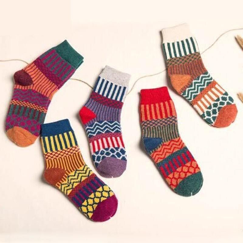 Bunte Druck Vertikale Gestreiften Welle Muster Socken Winter Weihnachten Lustige Verdickung Warme Wolle Koreanische Stil Frauen Kunst Socken