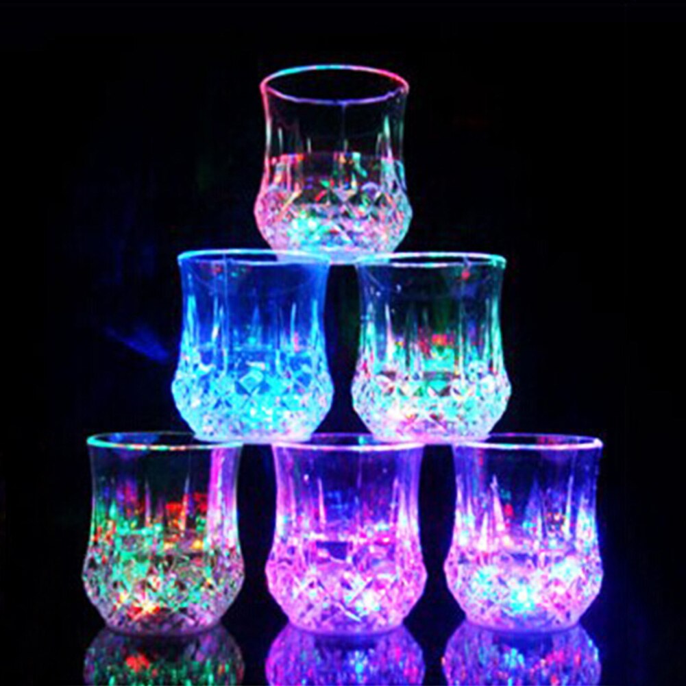 Färgglada höjdpunkt ledde blinkande juice glas 200-300ml ledd dryck kopp för fest ledde blixt koppar led glas dricka kopp för fest bar