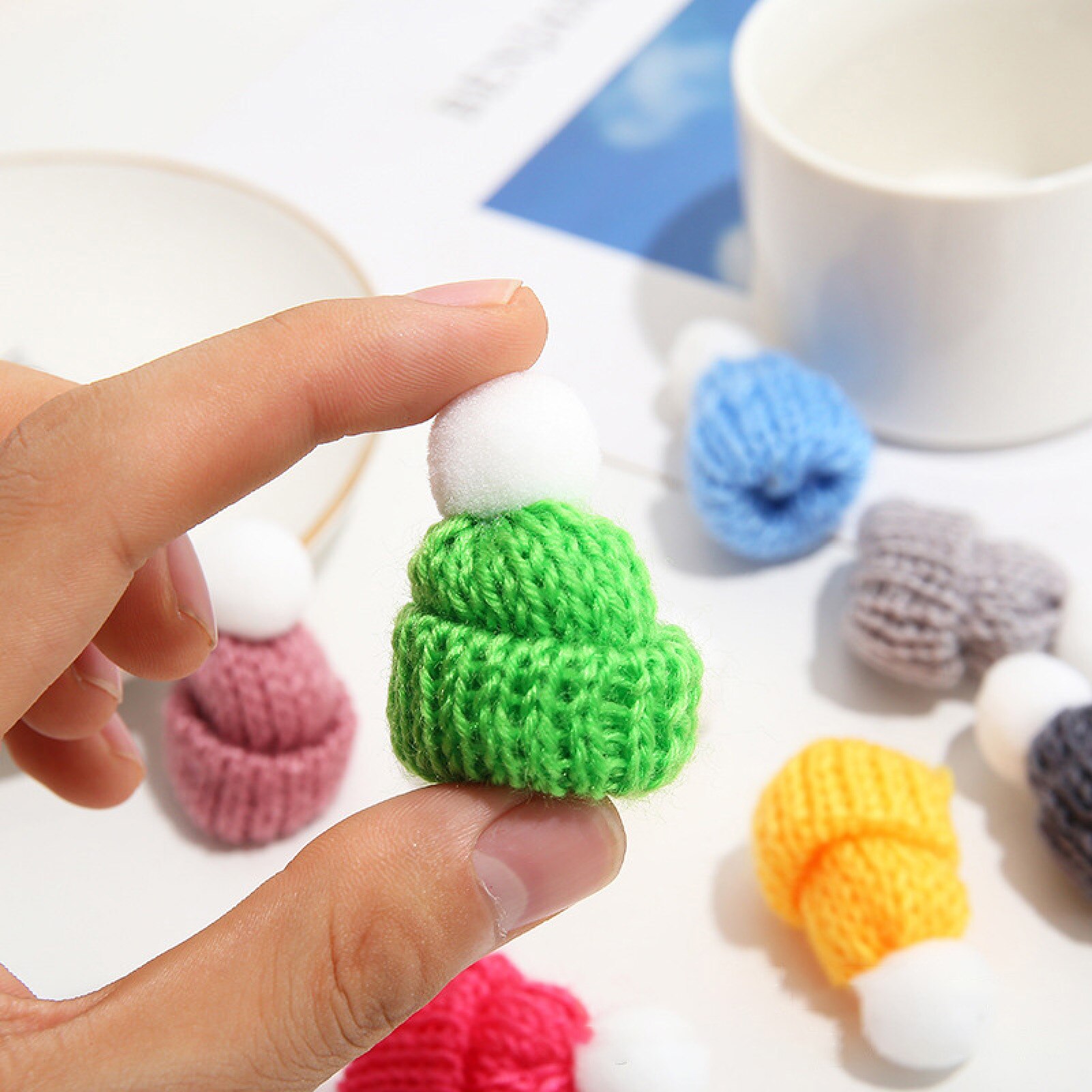 10Pcs Miniatur Gestrickte Hut Schal Kleidung Zubehör DIY Handwerk Puppe Ornament