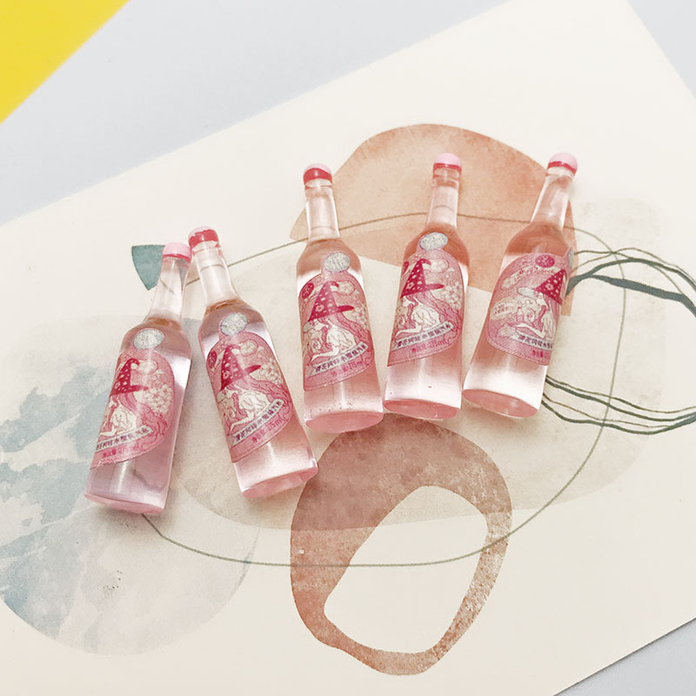 Yamily 10 stück/harz-fruchtsaftflaschen-anhänger, rosa getränkeanhänger, diy-schmuckherstellung für schlüsselanhänger, ohrringe und halsketten