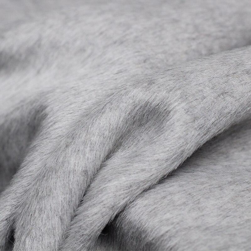 Perlesilk lysegrå alpacauld over belægning beklædningsgenstandsmaterialer vintercoat diy tøjstof