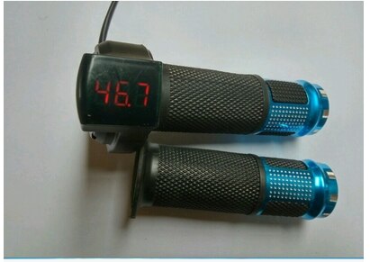 Twist throttle met digitale display 12-84v voor elektrische scooter onderdelen bike accessoire driewieler rolling stuur MTB voltmeter: Blauw
