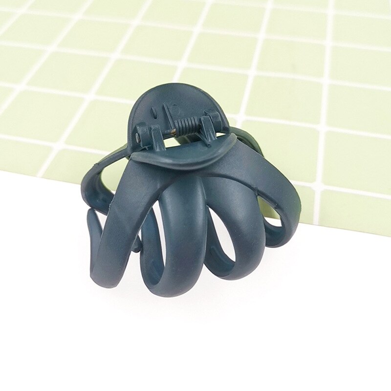 Solid Color Hair Claw Geometric Hollowing Simple Matte Crab Clamp for Women Girls Large Size Hair Clips Hair Accessories: 7