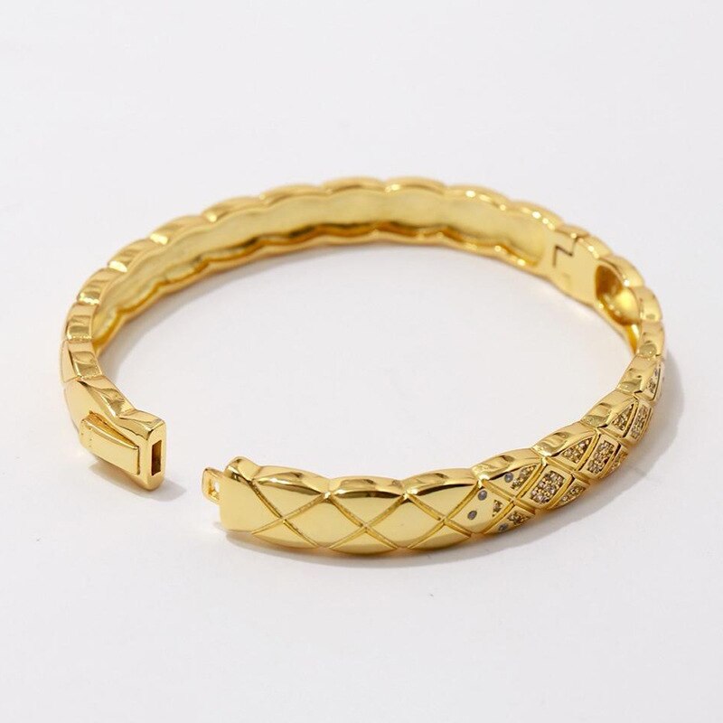 Branded bracelet jewelry independent style Exquisite simple retro diamond pattern personality style
