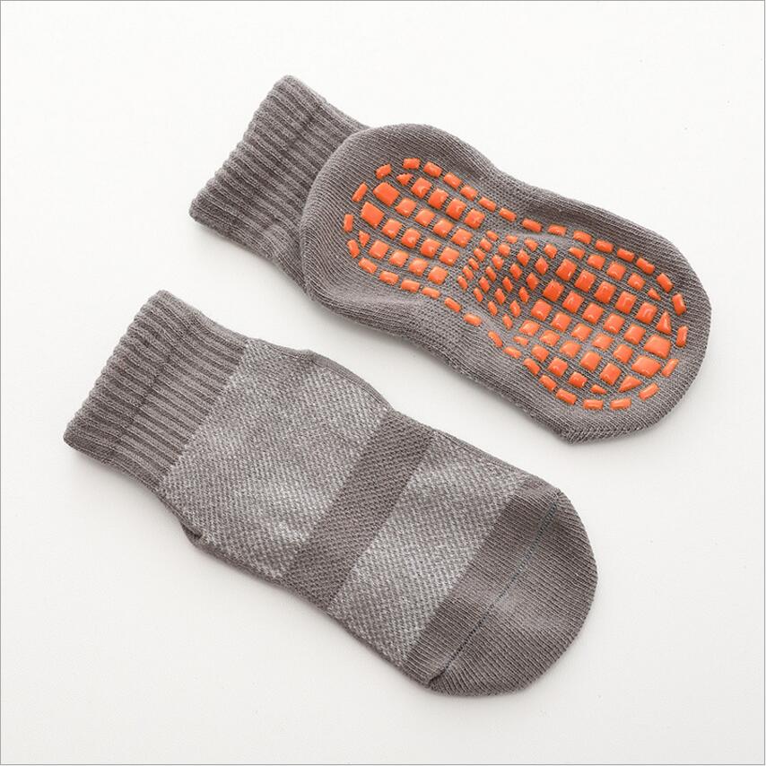 1 paar cartoon kinderen tieners korte sokken jongens kinderen mannen sokken antislip sport voetbal sokken 1 to 10 jaar: Grijze sokken / 1 to 5 jaar
