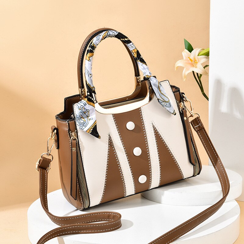 Women's handbags, scarves, antique handbags, women's retail shoulder bags, one shoulder crossover handbags: Khaki Bag.