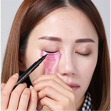 1 Pc Draw Eye Liners Gids Kaart Roze Eyeliner Model Make-Up Eye Helper Apparaat Tool Mold Eyeliner Gids Make tool