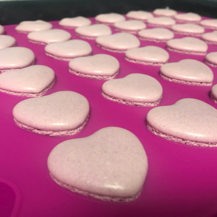 Silicone bakeware 42 Hearts Shape Macaroon Molds Muffin Oven Pad Baking Tray Liner Cake Pastry Macaron Mat waffle maker