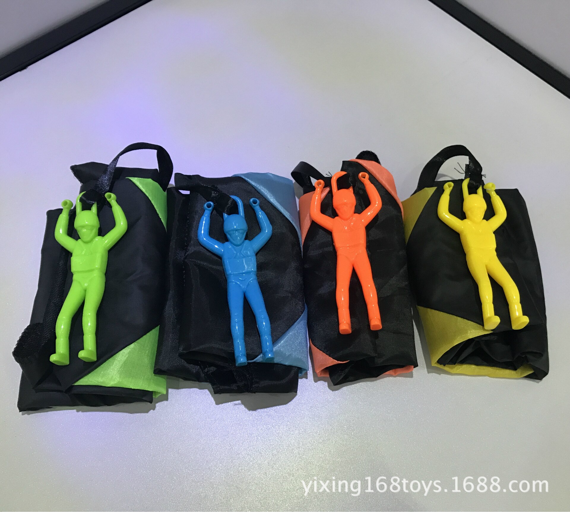 Mini Parachute Soldaat Speelgoed Simulatie Speelgoed Kinderen Hand Gooi Parachute Soldaat Outdoor Speelgoed Parachute Kinderen Kids Kleur Willekeurige