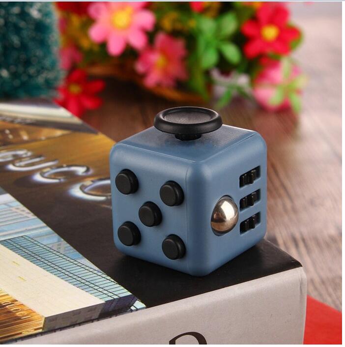 11colors Squeeze Stress Reliever Cube Relieves Anxiety and Stress Juguet For Adults Children cube Desk Spin Toys