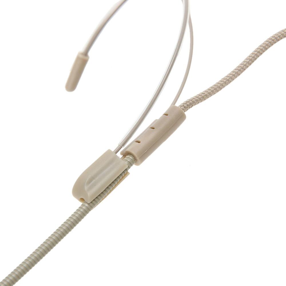 Hoofdtelefoon onzichtbare microfoon docent reisleider optreden hoofdmicrofoon voor op het podium luidsprekers stemversterker tv