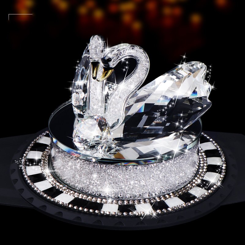 Krystallsvan bil ornament dekorasjon interiør bil parfyme kjøretøy dashbord ornament fødselsdag til kvinnelige jenter: Hvit b