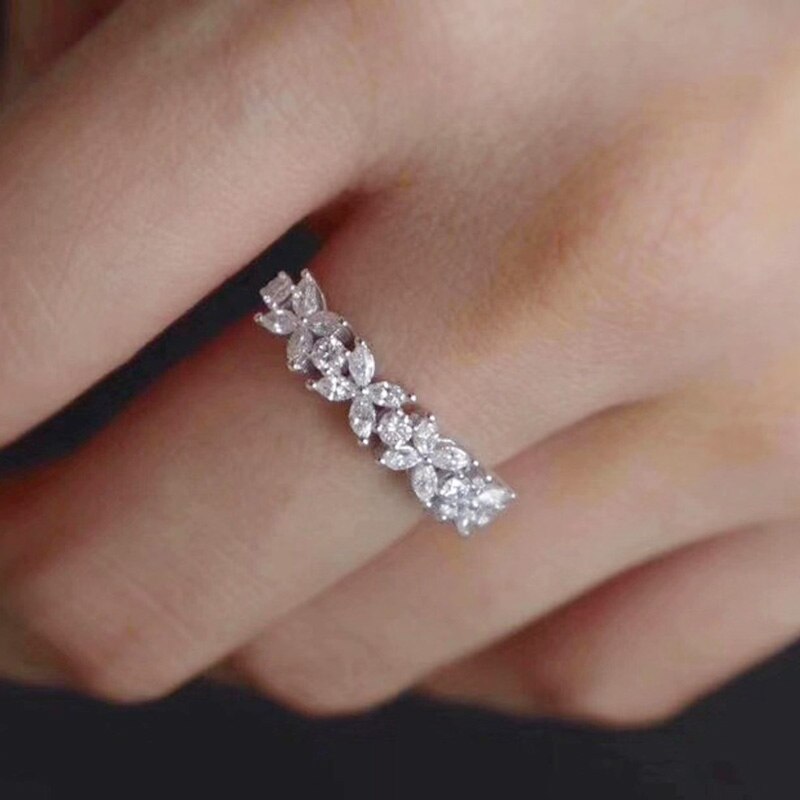 Einfache Blume Typ Ring Schmuck Klassische Dame Weiß Kristall Engagement Hochzeit Paar Ring für Frauen Party