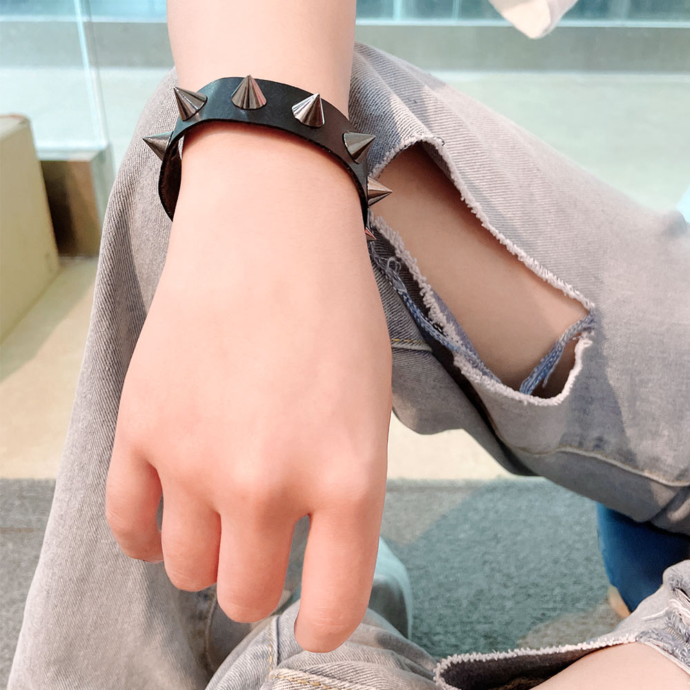 Straße Punk gotisch Jahrgang gespickt Niet Leder Armband Charme Armbänder Pro Frauen einzigartig spitz Armband