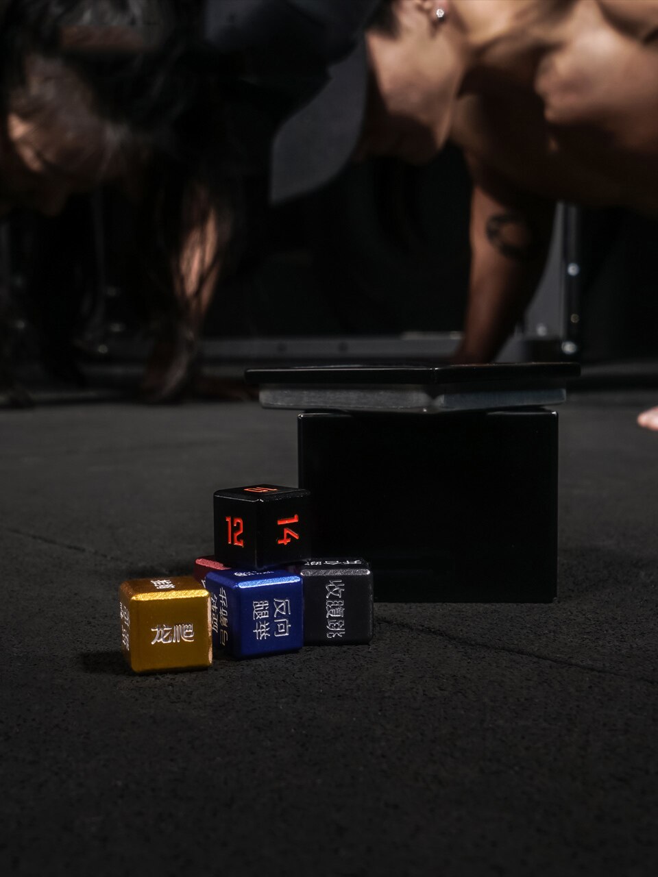 Fitness Dice Advanced Alloy Portable Fun Cube Throw Dice Start Your Training Mode Exercise, Help With Attached Teaching Fitness
