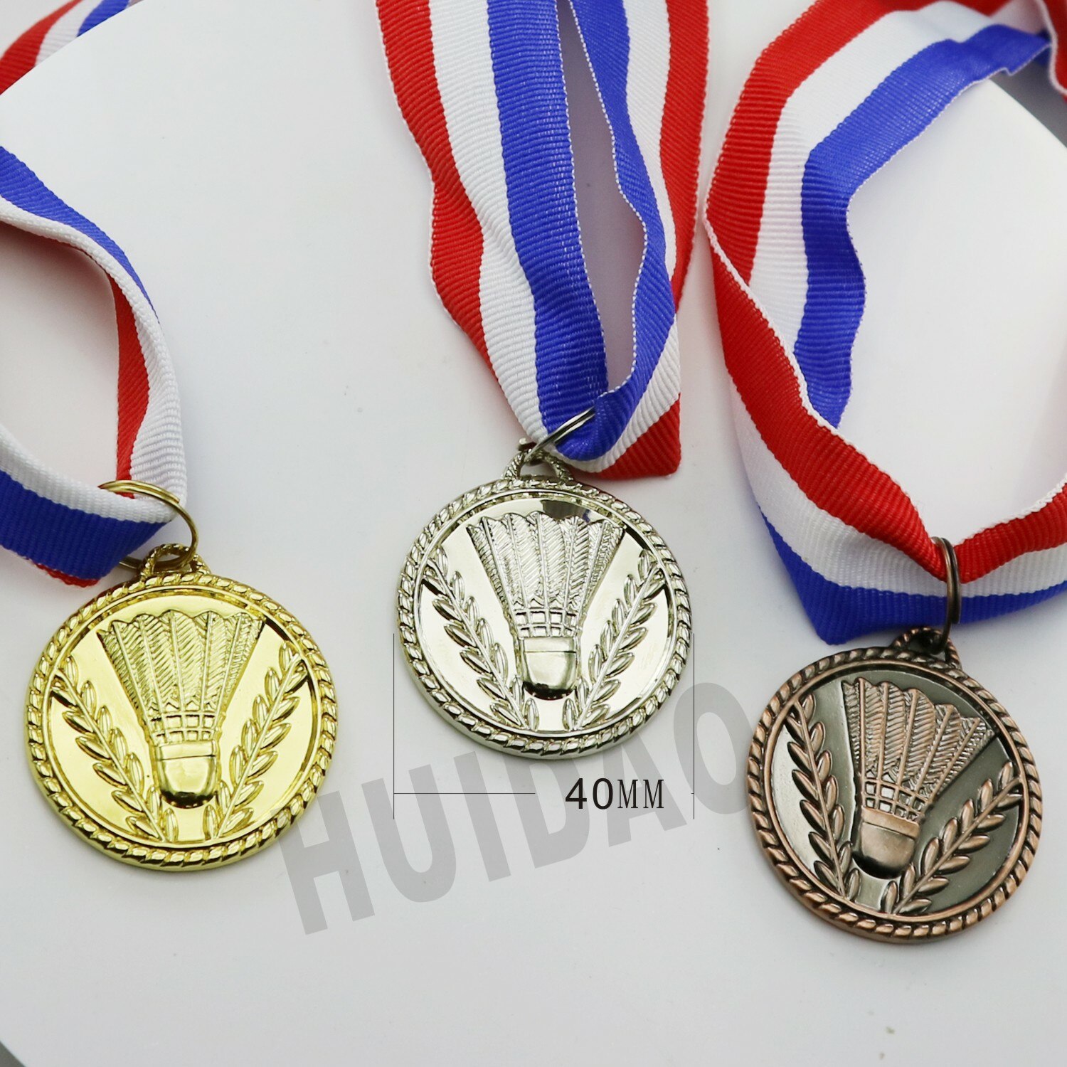 MAAT 40 MM Badminton Kleine Medaille 1 Set Bevatten 1 pcs Goud Kleur Medaille en 1 pcs Zilveren Gouden Medaille en 1 pcs Koperen Medaille