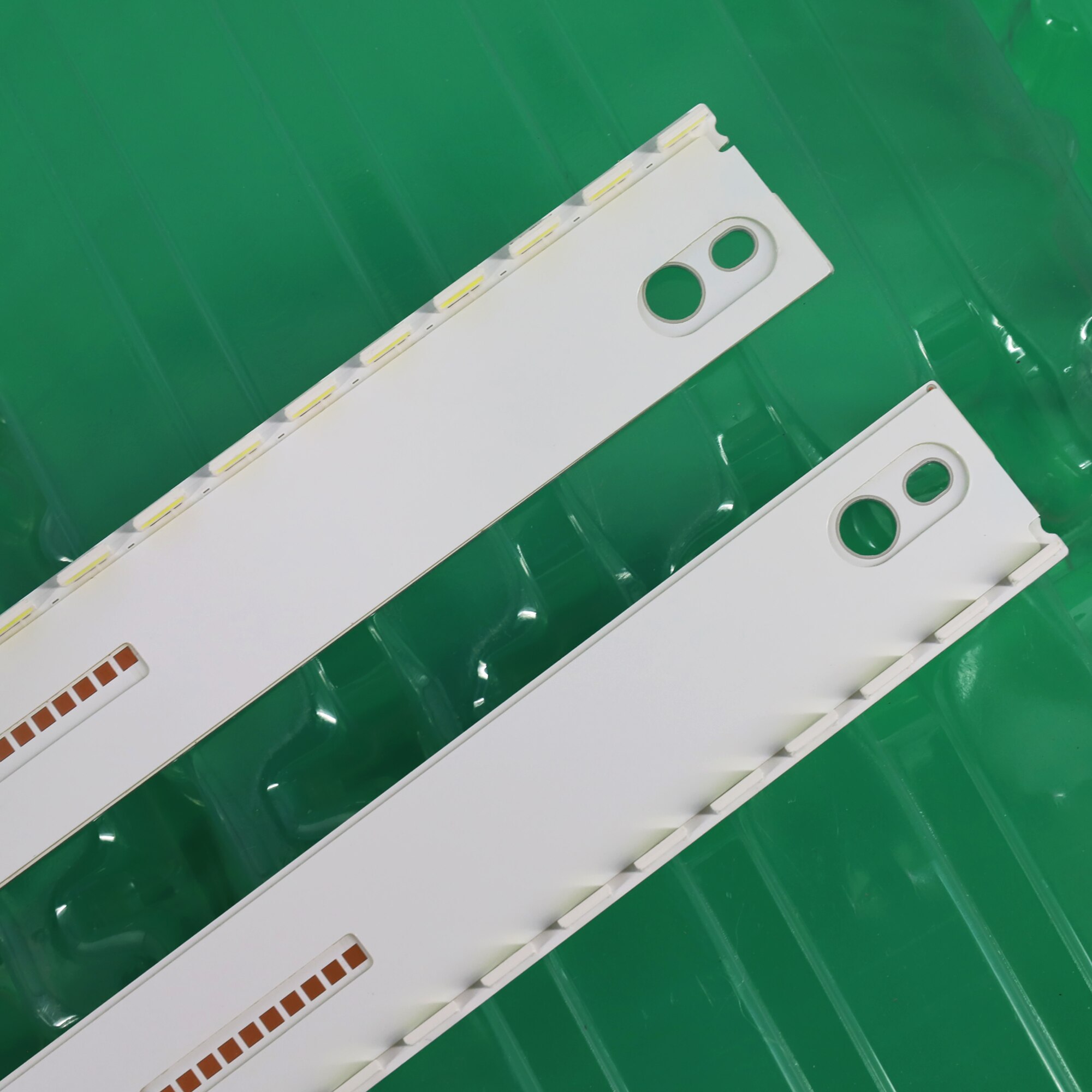 Striscia di retroilluminazione LED 2 pz/set per SAMSUNG UE40MU6470 UE40KU6400 UE40MU6405U UE40MU6405 UE40MU6405 UE40MU6400U BN96-39628A 39627A