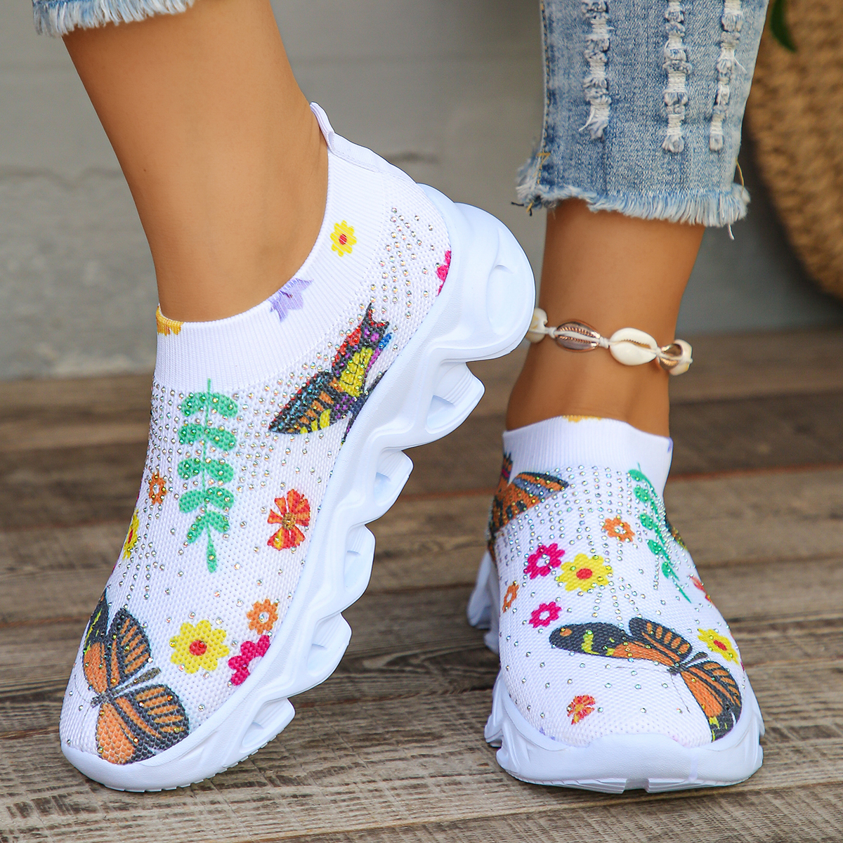 Scarpe da ginnastica lavorate a maglia con farfalla di cristallo moda scarpe da donna estate 2024 mesh traspirante slip on piattaforma appartamenti casual da donna tennis