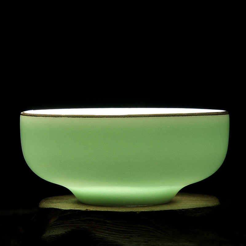 Juego de té chino de Kung Fu Celadon, tazas de té redondas planas de loto Pu'er pintadas a mano, tazas de té de loto de cerámica de carpa individual, 60ml,