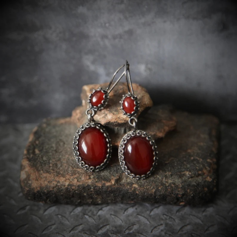 Pendientes Vintage ovalados con incrustaciones de circonita roja para mujer, joyería de gota de Color plateado antiguo, personalidad clásica