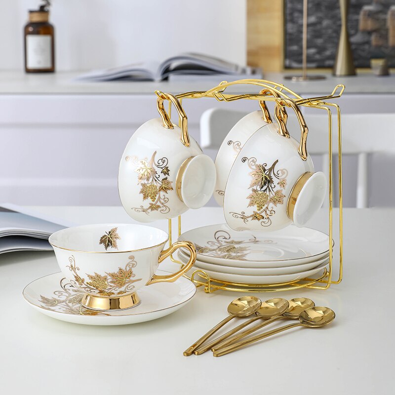 Europæisk keramisk tekop sæt guldkant royal luksus hvid kaffekop underkop sæt vintage bryllup xicara køkkenartikler  eb50bd